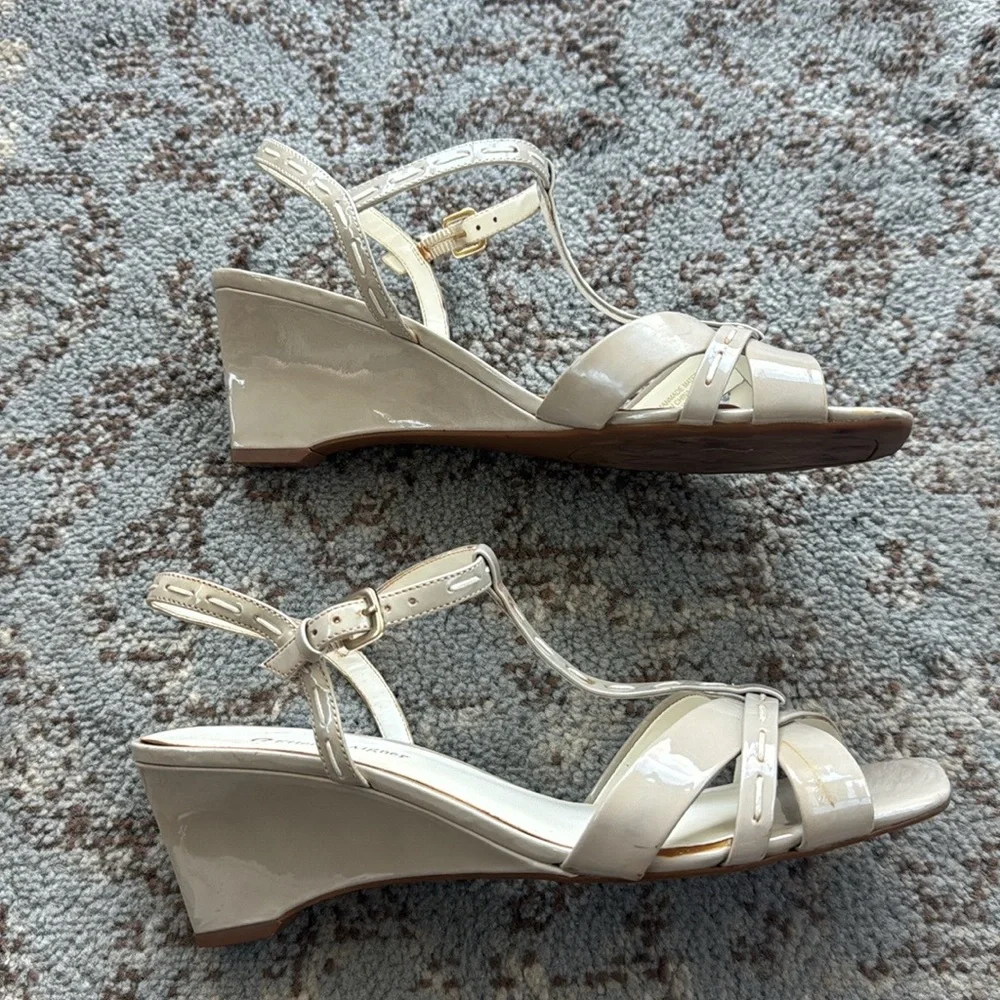 ETIENNE AIGNER Vintage Mirage T-Strap Patent Wedge Sandals Stone 9.5